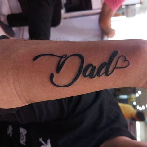 piccolo simbolo papà tatuaggio|Tattoo dedicato al papà: ecco alcune idee